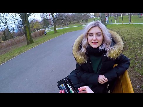 ❤️ Swallows hot cum coigreach airson airgead - blowjob anns a 'phàirc le Eva Elfie ❤️❌  Gnè  aig porn gd.tuberxxx.ru ❌️